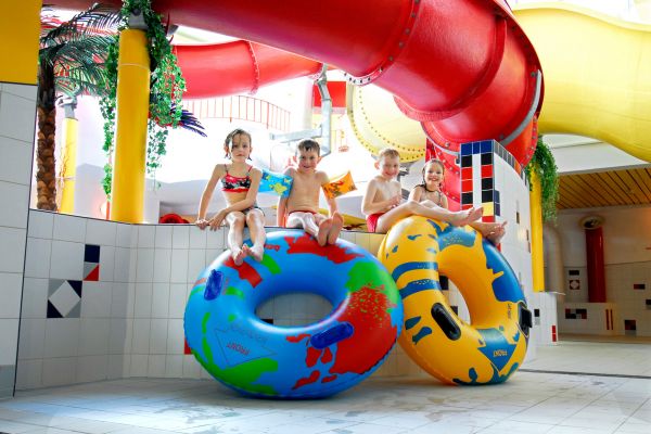 winter_schwimmen_hallenbad_mayrhofen_cicero_design_druck_gmbh.jpg