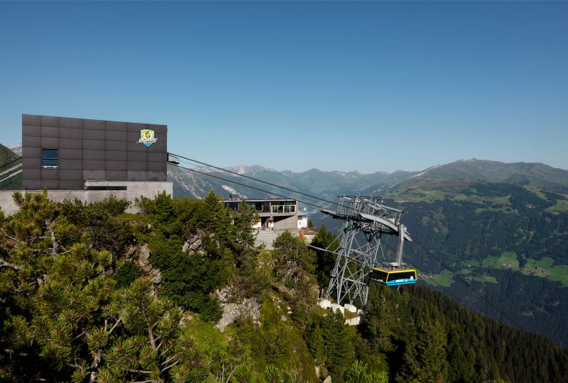 MayrhofnerBergbahnen_Ahornbahn_Sommer.jpg