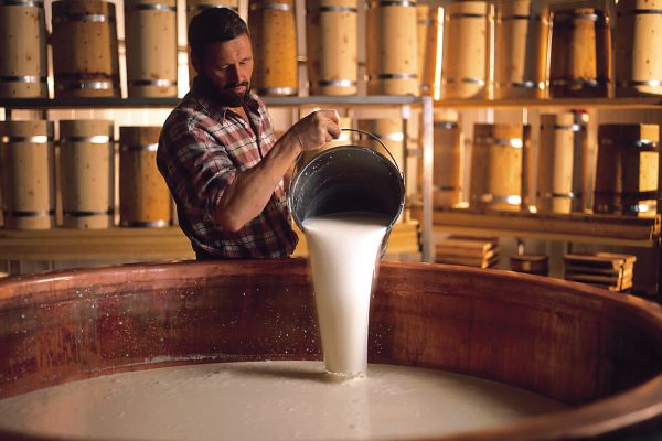 heumilch-foto_erlebnissennerei_zillertal.jpg